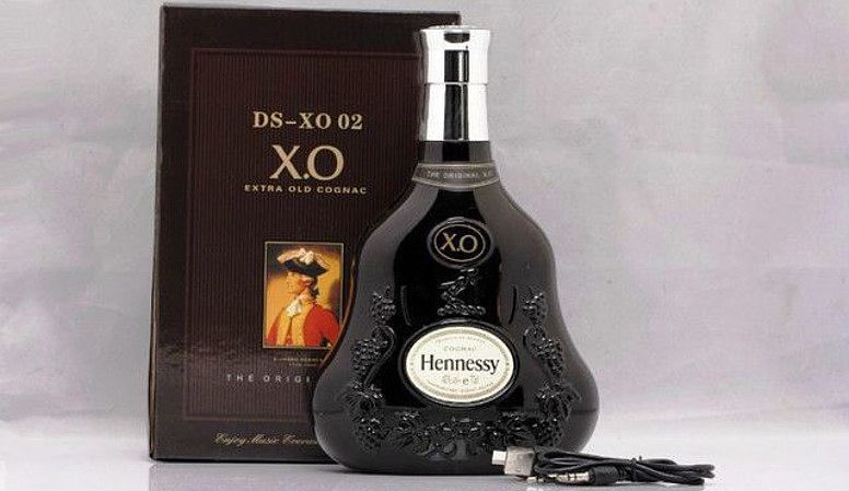 Колонка бутылка коньяка Hennessy